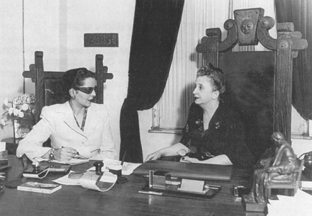 SALVADORA-EN-SU-DESPACHO.jpg