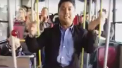 Un chofer de colectivo se hizo famoso al ritmo de Despacito