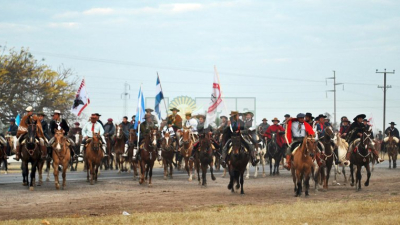Miles de jinetes llegan a Pampa del Indio para honrar a San Pantaleón y a la Virgen María