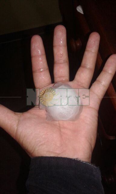 Foto del Granizo que azoto el campo de Farley (1).jpeg