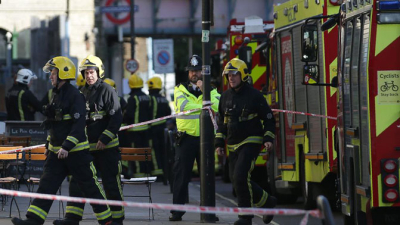 Bomba casera hiere a veintidós personas en atentado contra metro de Londres