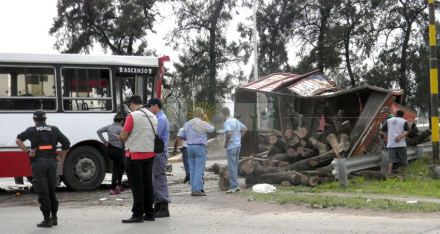 colectivo vs camion1.jpg