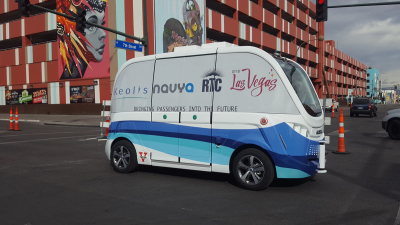 En su debut: El primer bus autónomo en Las Vegas chocó por un error humano