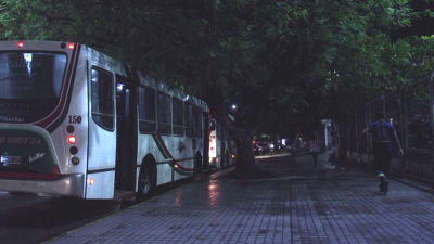 Por ataque a dos unidades, suspenden el servicio de colectivos