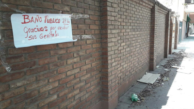 “Baño público 24 horas”