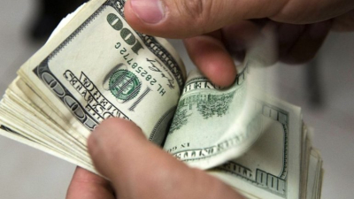 El dólar comenzó febrero con una baja de 23 centavos