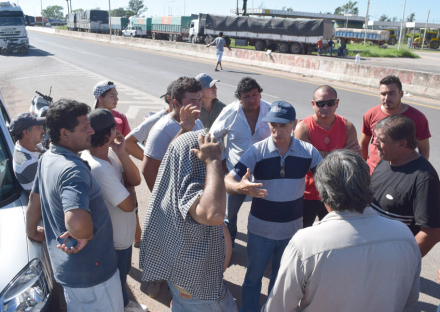 CAMIONEROS-ACORDARON1.jpg