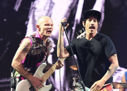 RED-HOT-CHILI-PEPPERS.jpg