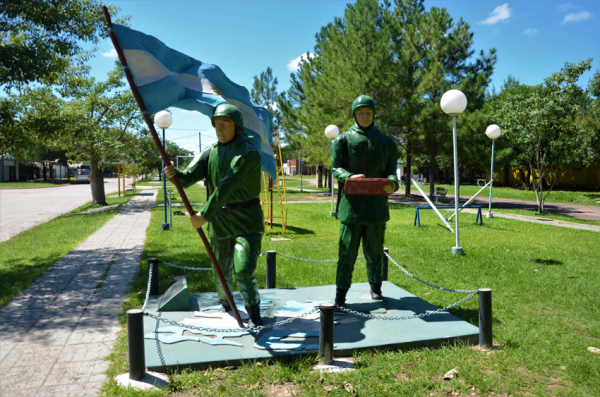 La ceremonia se realizará en la plazoleta Héroes de Malvinas, ubicada en avenida 25 de mayo y pasaje Rubén Alves de Colonia Benítez.