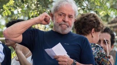 Lula anunció ante miles de seguidores que se entrega a la Justicia