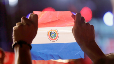Candidatos favoritos a la Presidencia de Paraguay cerraron sus campañas para los comicios del domingo