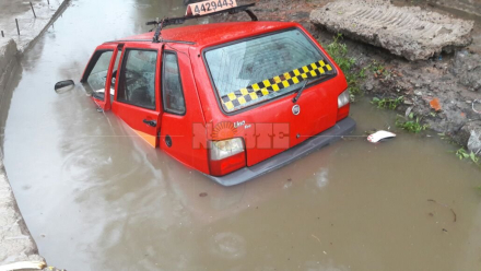 Taxi hundido.jpeg