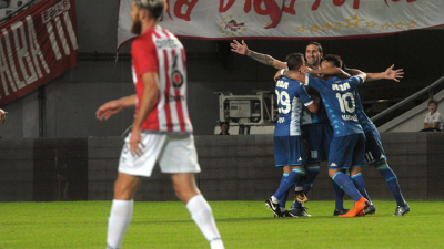 Racing consiguió un triunfo clave ante Estudiantes