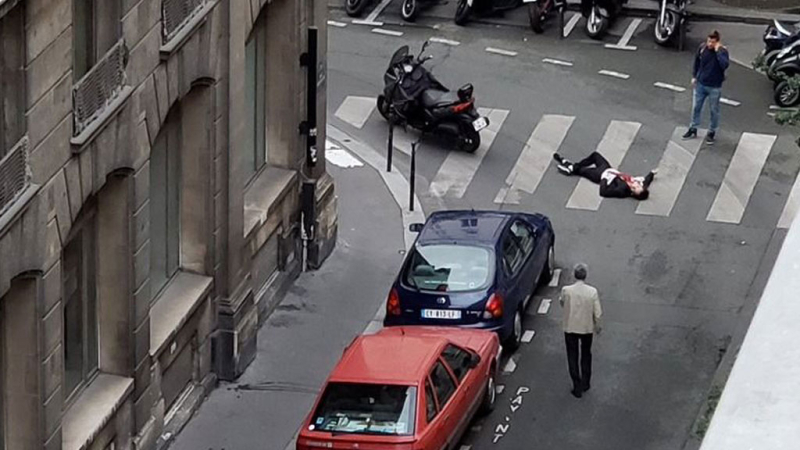 Un hombre mató con un cuchillo a un peatón en París al grito de "Alá es grande"