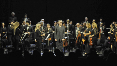 La Orquesta Sinfónica del Chaco y Los de Imaguaré en la velada de gala patria