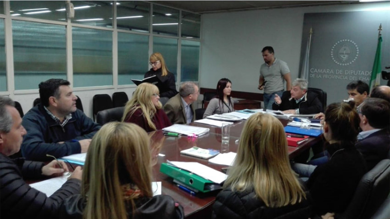 Sin la presencia del ministro Echezarreta, arrancó la reunión de Asuntos Constitucionales