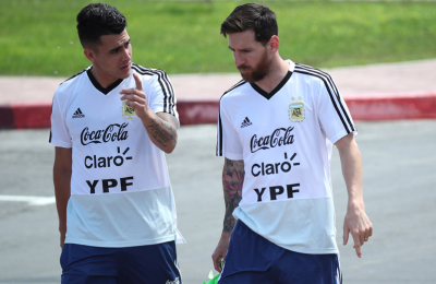 La duda es repetir el equipo o apostar a la velocidad de Pavón