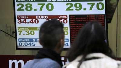 El Central vendió los 100 millones del FMI y tuvo que poner 350 más para frenar el Dólar