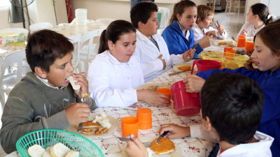 “Hay 1.948 escuelas y no permitiremos que los directores se endeuden por los comedores”
