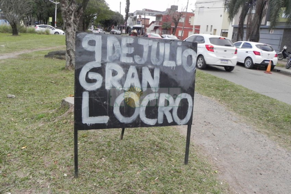 Locro, empanadas y pastelitos, comidas infaltables en el feriado patrio