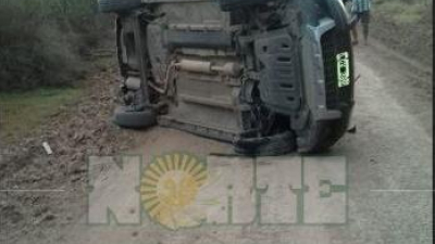 Murió un sexagenario en tremendo accidente y vuelco en Miraflores