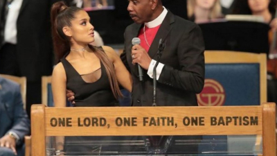 Acusan a un Obispo de manosear a Ariana Grande