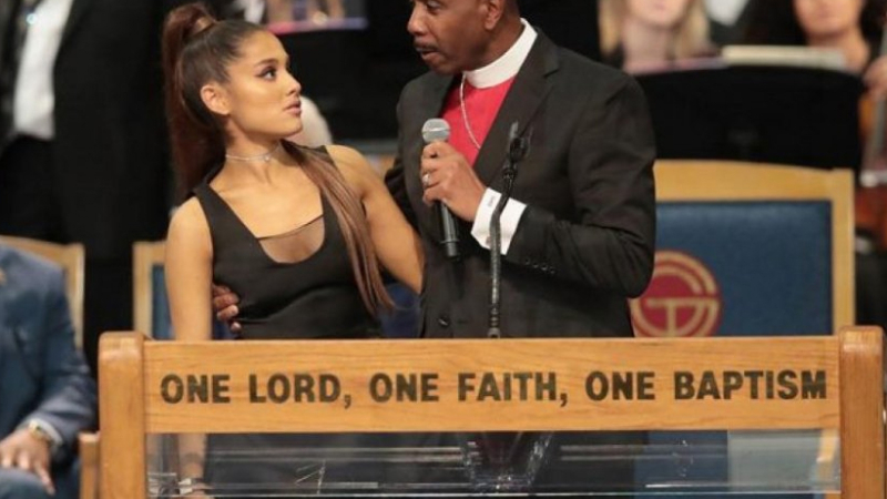 Acusan a un Obispo de manosear a Ariana Grande