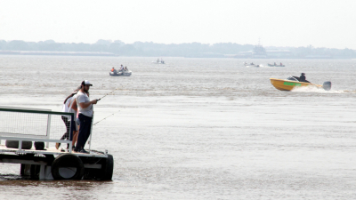 La pesca de costa, la atracción en la primera jornada de la fiesta grande del dorado