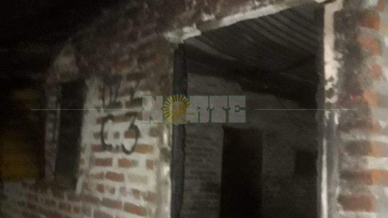 Buscan a un sujeto por incendiar casa de su exmujer y tres hijos