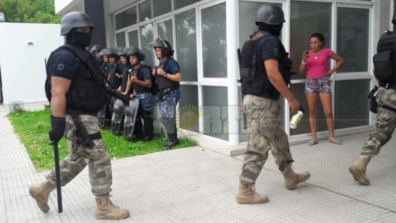 Comisaría Segunda: un preso se hizo un corte en el brazo y causó incidentes porque no pudo recibir la droga