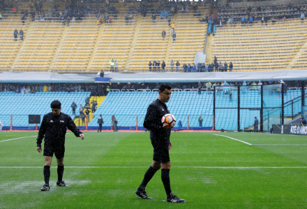 2018-11-10T190649Z_1569172298_RC1D39AC33C0_RTRMADP_3_SOCCER-LIBERTADORES-BOJ-RIV.JPG