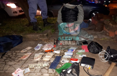 Uno de los delincuentes que entró en Trofeos Carrillón es extranjero y tiene antecedentes