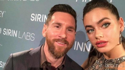 Lionel Messi se fotografió con una modelo y su pose dio la vuelta al mundo