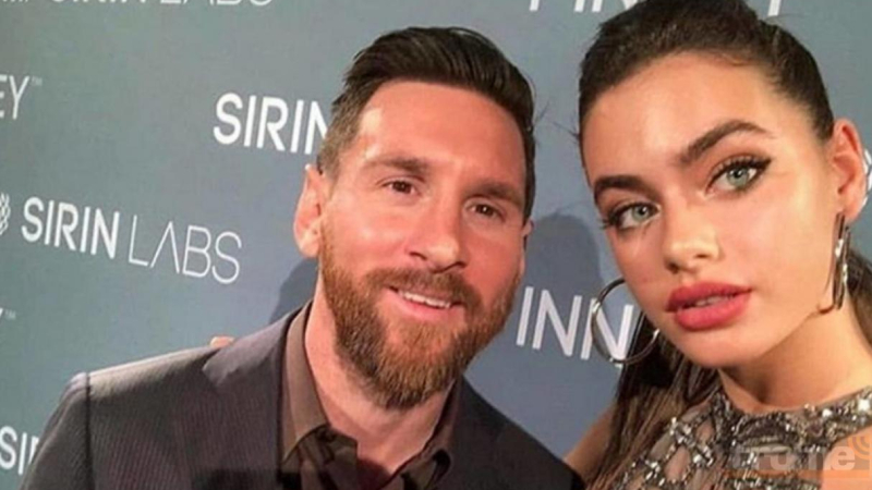 Lionel Messi se fotografió con una modelo y su pose dio la vuelta al mundo