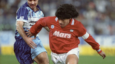 Subastaron una camiseta de Maradona en Nápoles por 12 mil euros