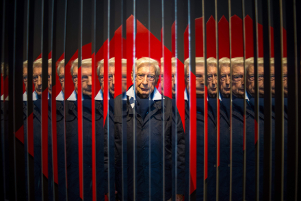 Julio Le Parc en Láminas Reflectantes.jpg
