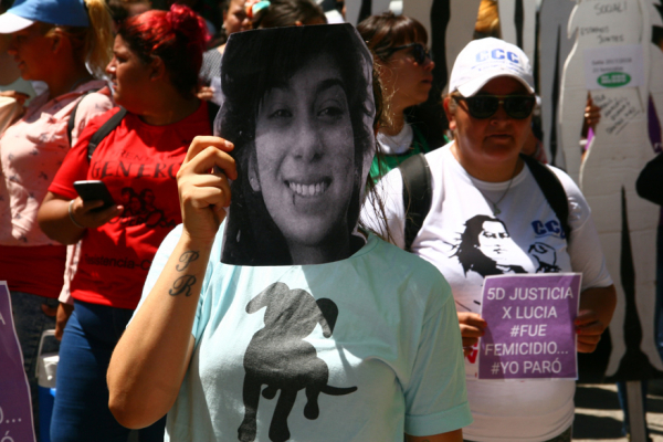 5D: Resistencia  marchó en rechazo a la absolución por la muerte de Lucía Pérez. 05-12-18. Fabián Maldonado.