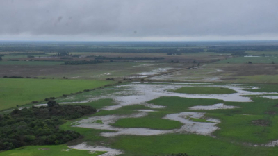Emergencia hídrica: el gobernador sobrevuela las zonas afectadas en el sudoeste chaqueño