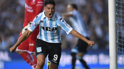 Racing defendió la punta ante Huracán en Avellaneda
