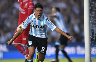 Racing defendió la punta ante Huracán en Avellaneda