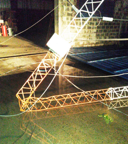 porton derrumbo antena.jpg