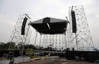 Dos conciertos, frente a frente en la frontera