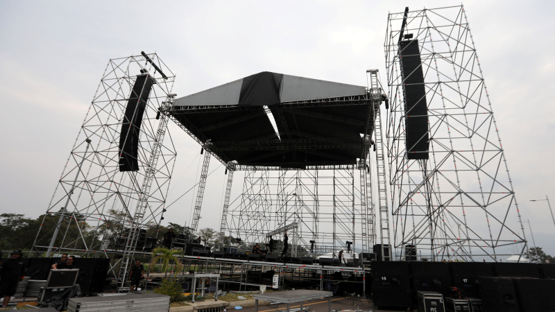Dos conciertos, frente a frente en la frontera