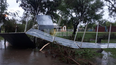 Las Breñas: cayó más de 50 mm y el intenso viento ocasionó serios daños en toda la ciudad