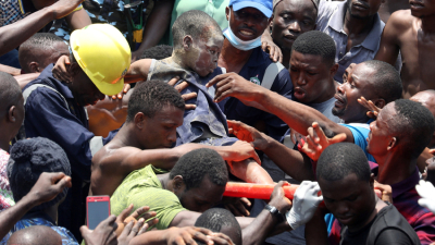 Tragedia en Nigeria: se derrumbó una escuela y hay al menos 100 niños atrapados