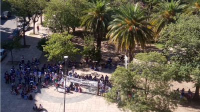Jornada con manifestaciones sociales en el microcentro de Resistencia
