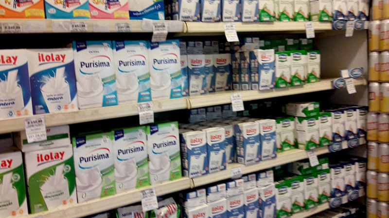 La leche por las nubes: faltan marcas y se registran aumento en los precios