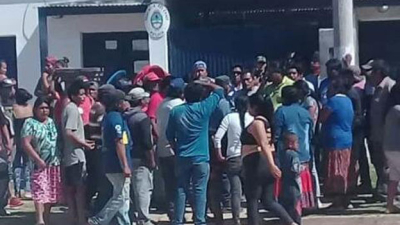 La guardia comunitaria wichí irrumpió en la comisaría de El Sauzalito y sacó a un detenido