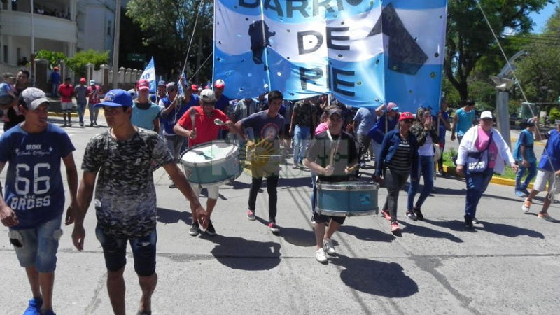 Barrios de Pie solicitó donaciones de leche a la cadena Carrefour
