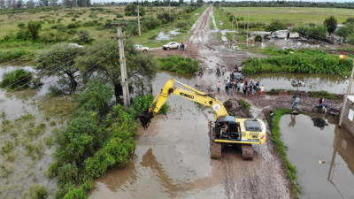 Mesón de Fierro sufre el aluvión de agua que cruza el canal de Pampa del Cielo